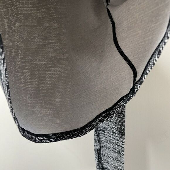 LULULEMON Melodic Movement Pullover Womens 8 Twist Front Turtleneck Black - Picture 9 of 9